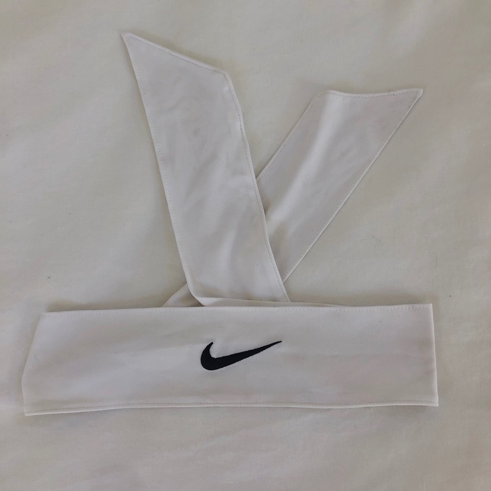 👟 White NIKE tie headband